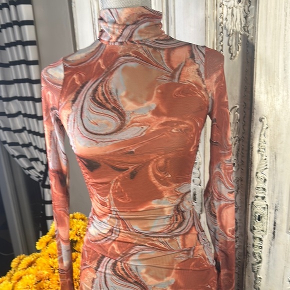 Blanc Swirl Pattern Long Sleeve Open Back Mesh Occassion Dress - Picture 2 of 13